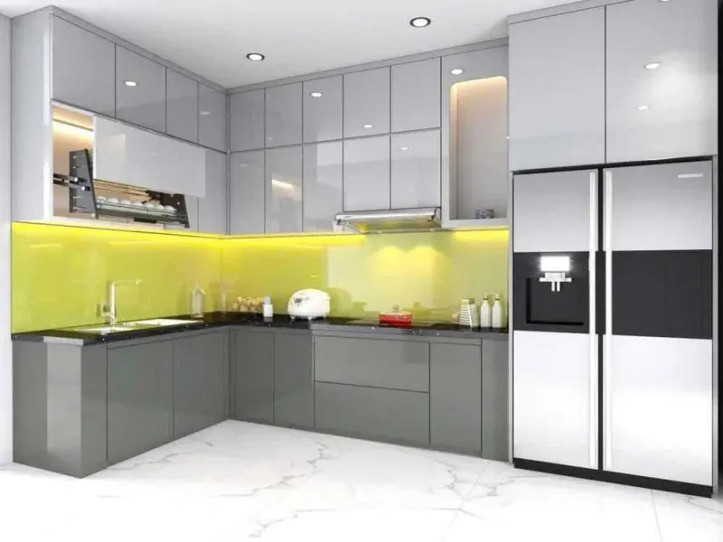 Bếp chữ L với tủ lạnh side-by-side đặt ở đầu tủ